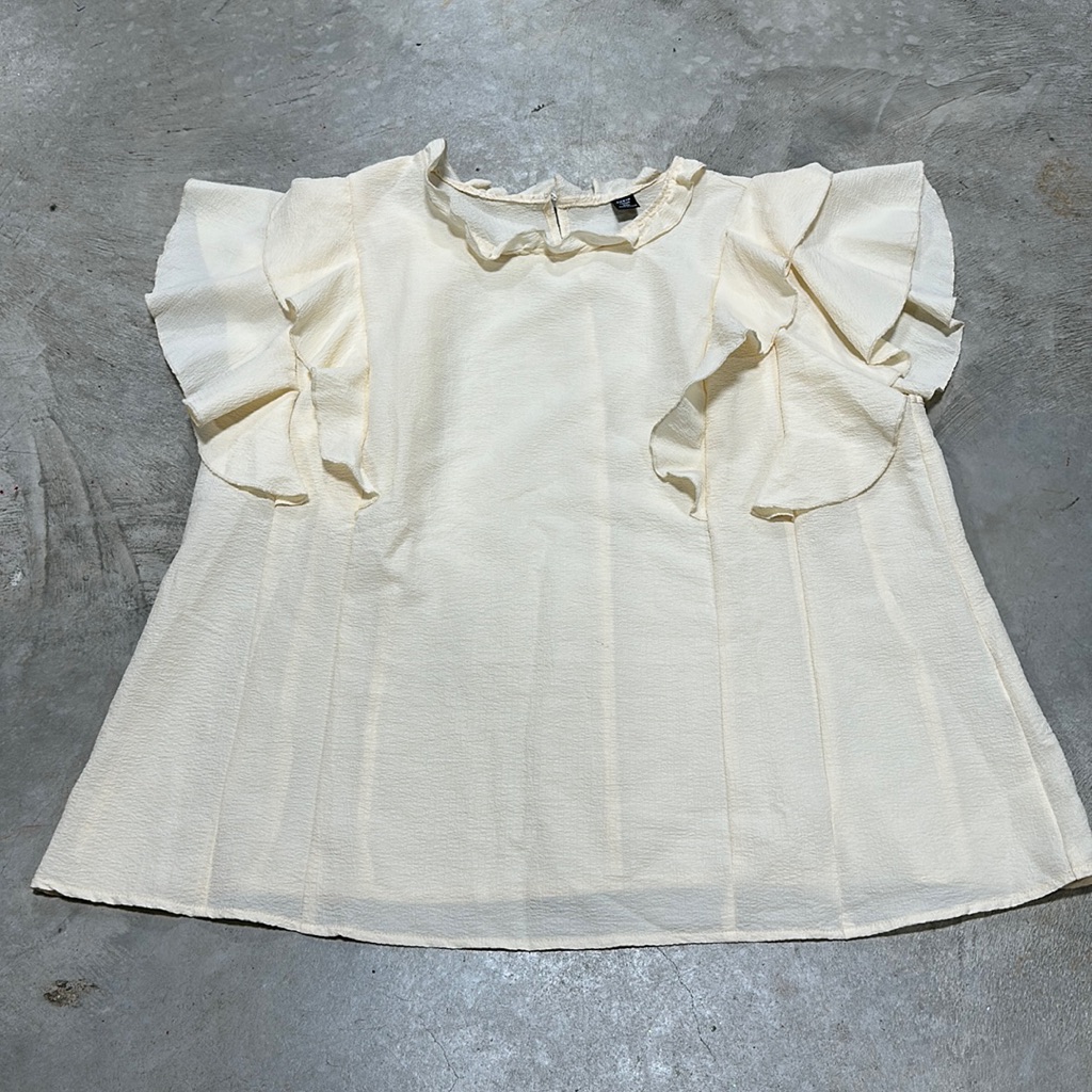 Shein Brand Cream Color Ruffle Top  Size 4xl  V55